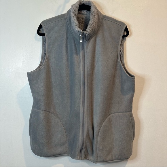 GRAY REVERSABLE VEST FAUX FUR COLLAR & HEMLINE/ FAUX FUR ON REVERSE SIDE SIZE XL - Picture 1 of 10